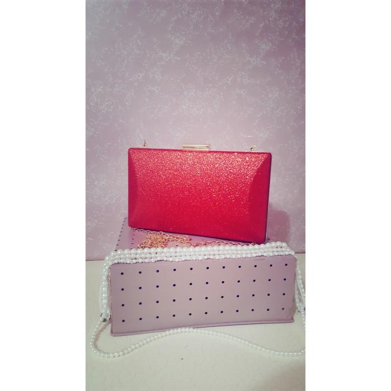 Clutch rosu de ocazie